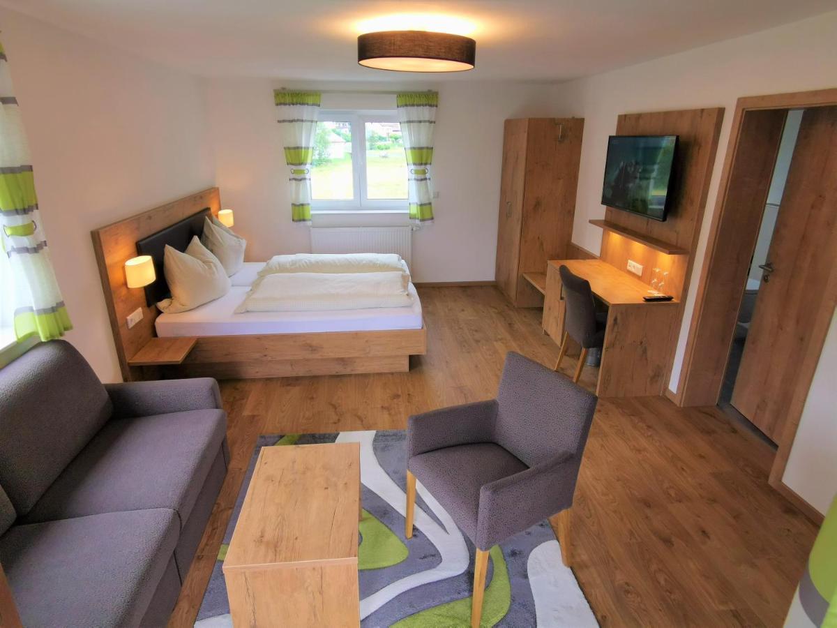 Hotel Gruener Baum Mit Restaurant & Wellness Oberzent Eksteriør billede