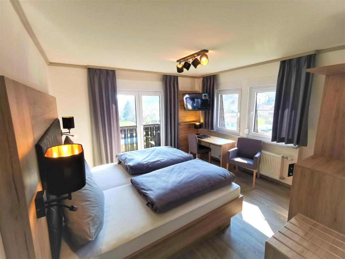 Hotel Gruener Baum Mit Restaurant & Wellness Oberzent Eksteriør billede