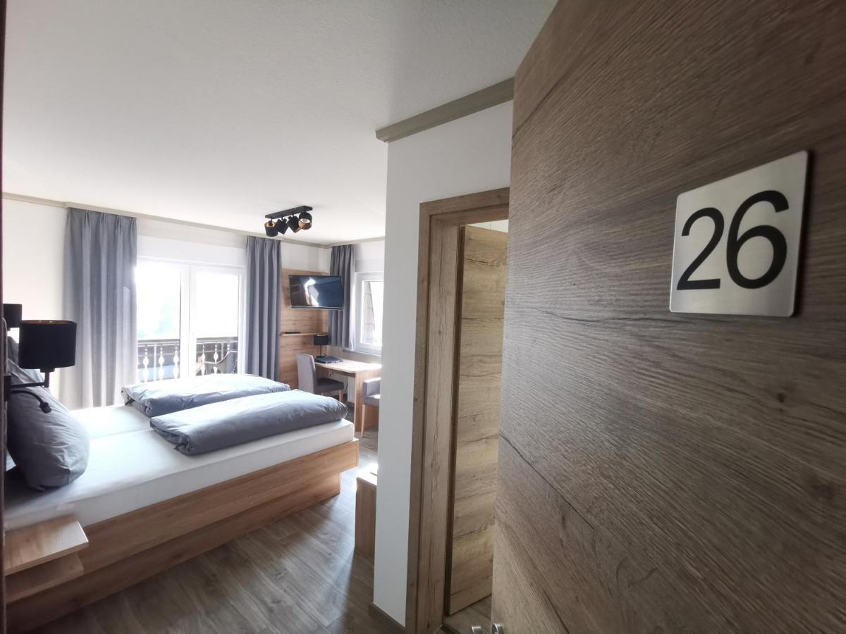 Hotel Gruener Baum Mit Restaurant & Wellness Oberzent Eksteriør billede