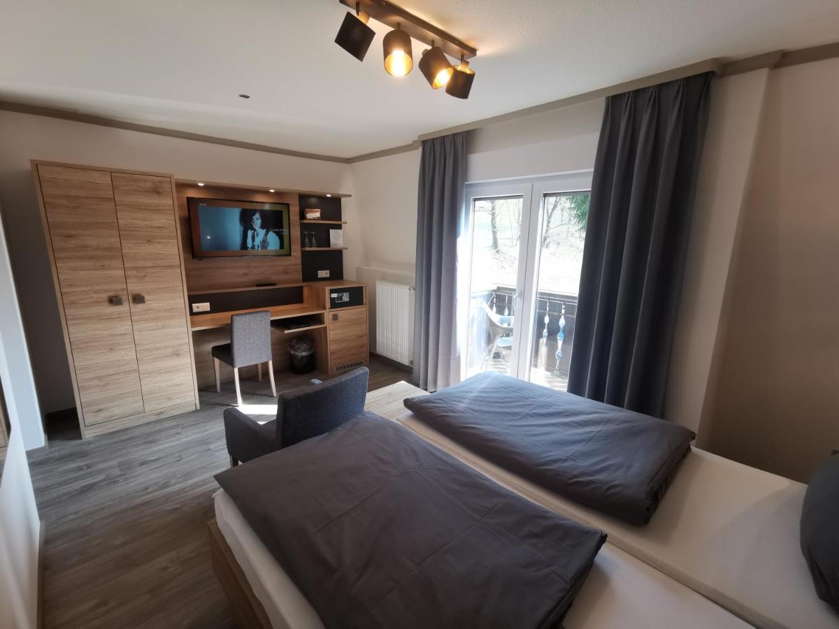Hotel Gruener Baum Mit Restaurant & Wellness Oberzent Eksteriør billede