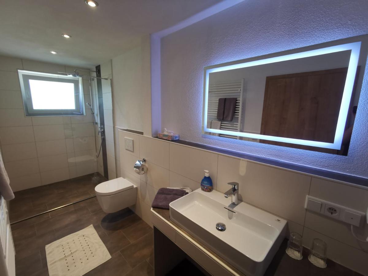 Hotel Gruener Baum Mit Restaurant & Wellness Oberzent Eksteriør billede
