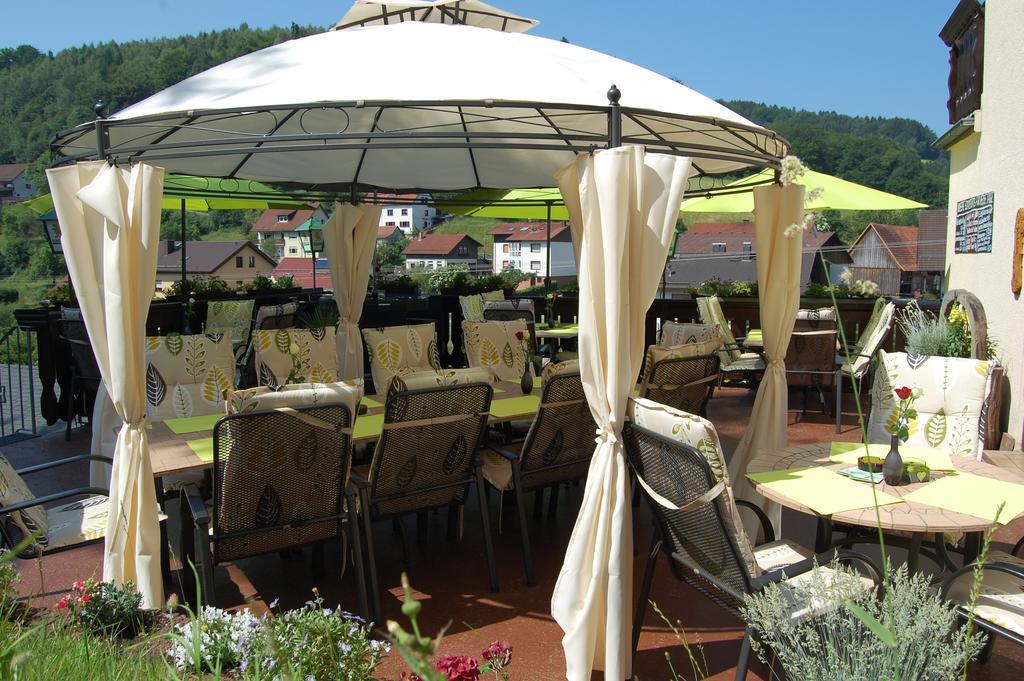 Hotel Gruener Baum Mit Restaurant & Wellness Oberzent Eksteriør billede