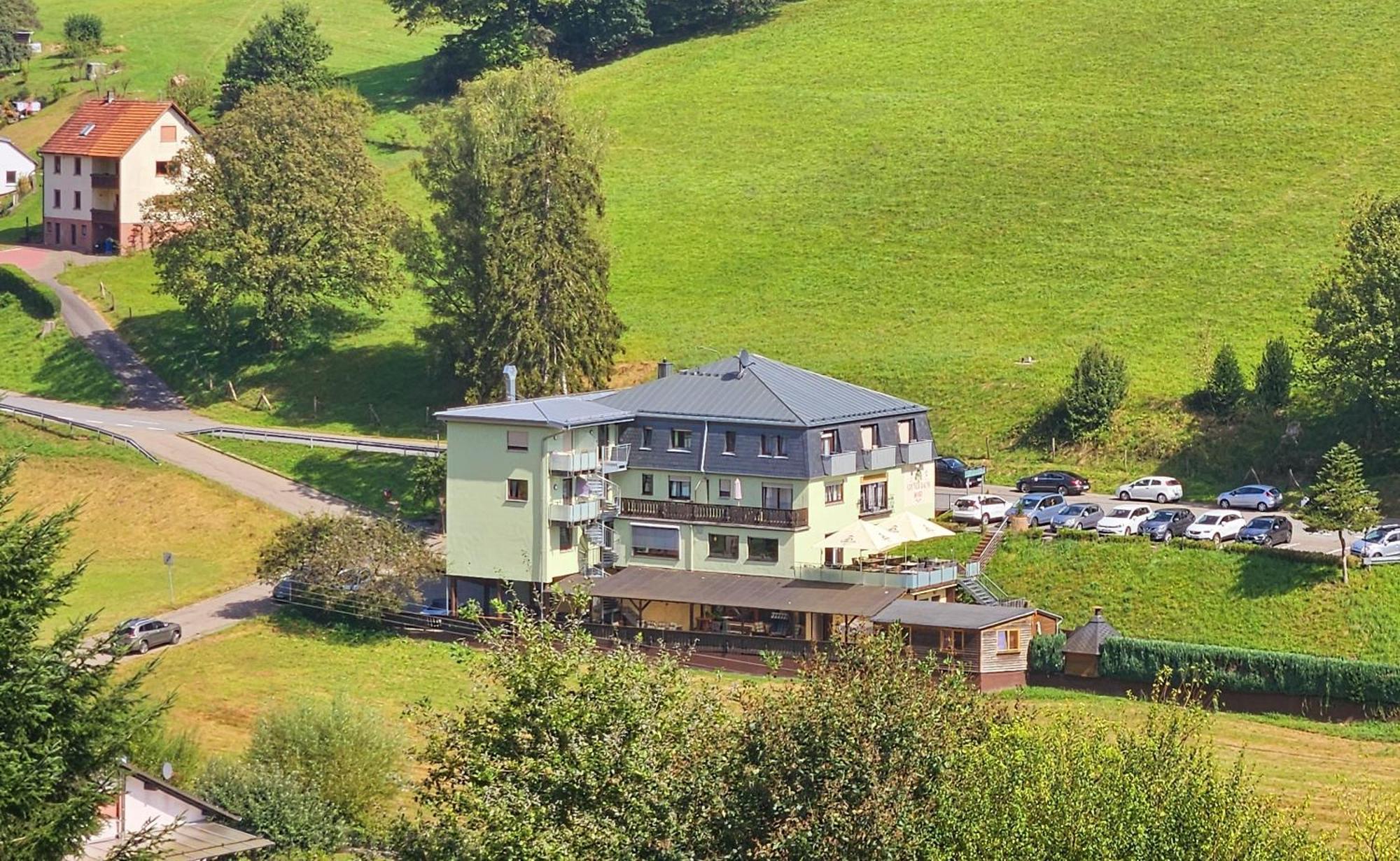 Hotel Gruener Baum Mit Restaurant & Wellness Oberzent Eksteriør billede