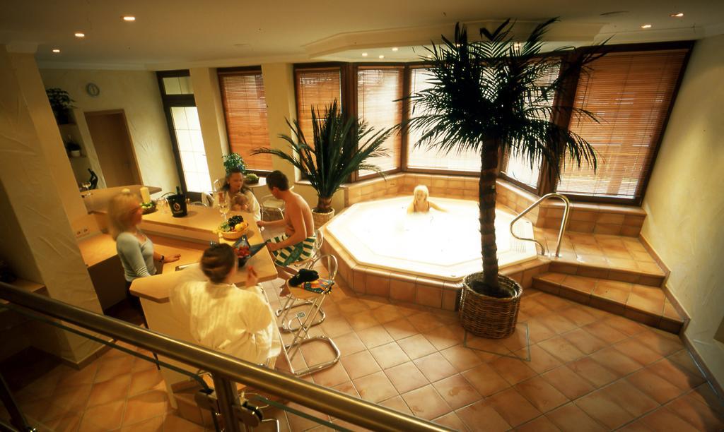 Hotel Gruener Baum Mit Restaurant & Wellness Oberzent Eksteriør billede
