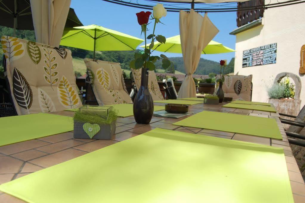 Hotel Gruener Baum Mit Restaurant & Wellness Oberzent Eksteriør billede