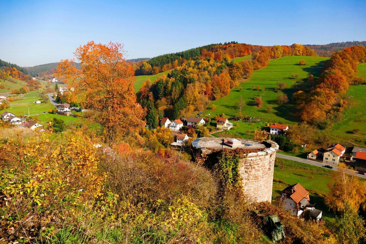 Hotel Gruener Baum Mit Restaurant & Wellness Oberzent Eksteriør billede